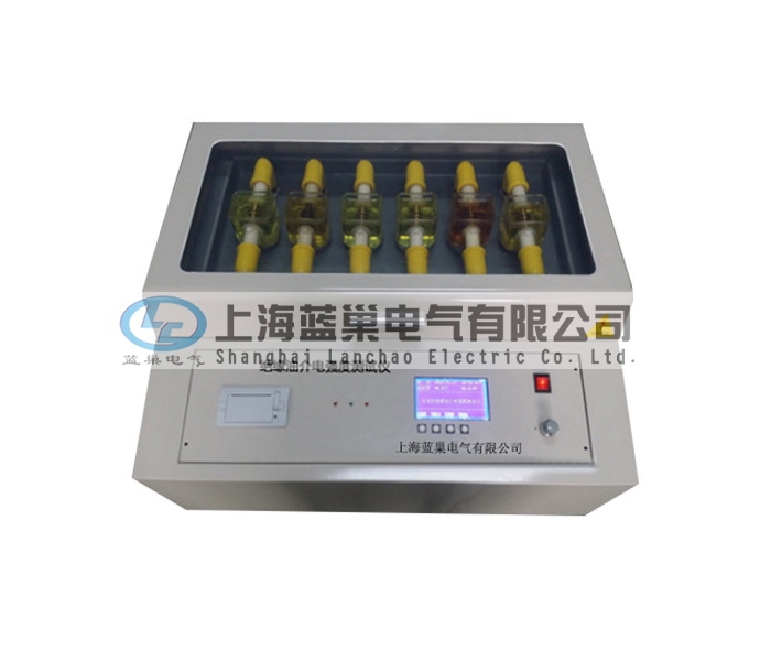 LCY-6B六杯型絕緣油介電強度測試儀又稱絕緣油介電強度測試儀、絕緣油介質強度測試儀及絕緣油電強度測定儀，六杯絕緣油介電強度測試儀根據(jù)《絕緣油介電強度測定法》設計生產
